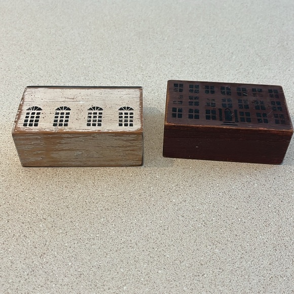 Vintage Wooden Houses - Picture 4 of 4